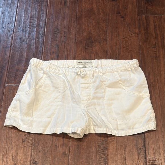 Size 8 Banana Republic White Cargo Shorts Relaxed Fit - Picture 13 of 14